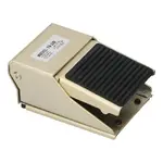 FV320 - VÁLVULA PNEUMÁTICA PEDAL 3/2 VIAS ROSCA 1/4